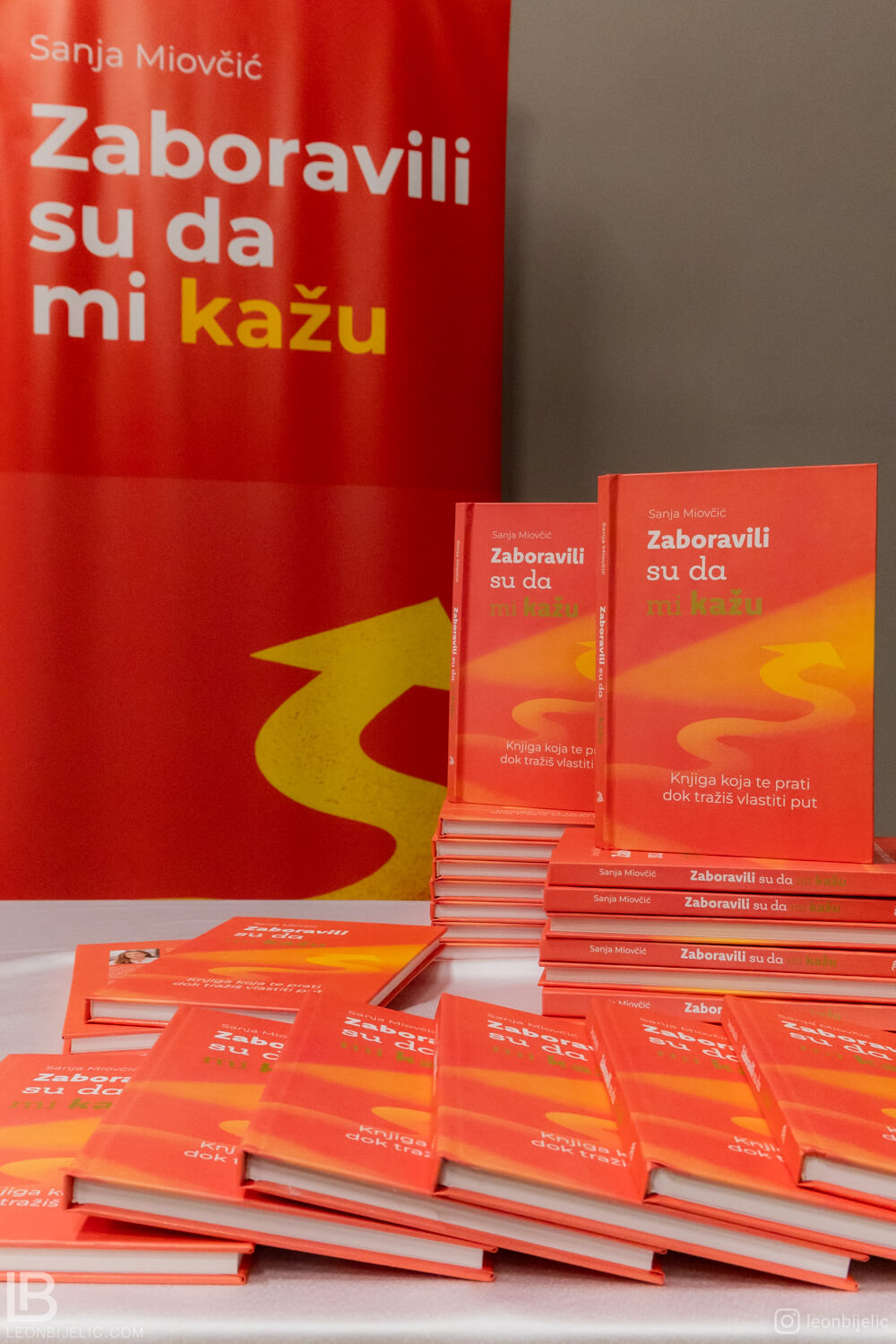 IMG_8237 Knjiga Zaboravili su da mi kažu - Sanja Miovčić - Investicijska fondacija Impakt - Jahorina 2026